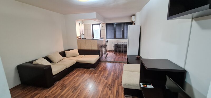 Favorit metrou, 5 minute Afi Cotroceni