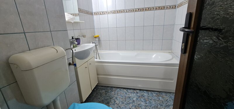 Favorit metrou, 5 minute Afi Cotroceni